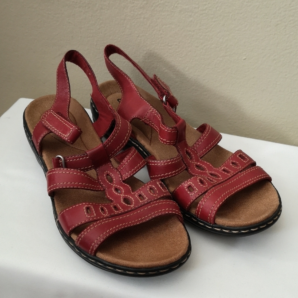 Clarks Leather Upper Women Red Sandals w Hook & Loop Closure Size 9M Never-used